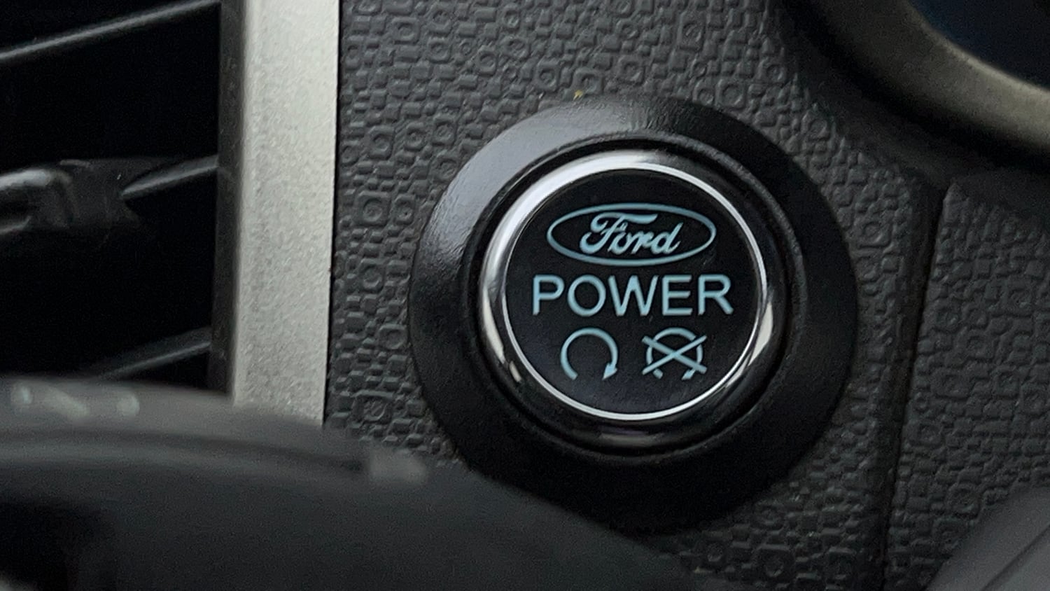 Used 2017 Ford EcoSport Titanium 1.5L Ti-VCT AT Petrol Automatic top_features Keyless start