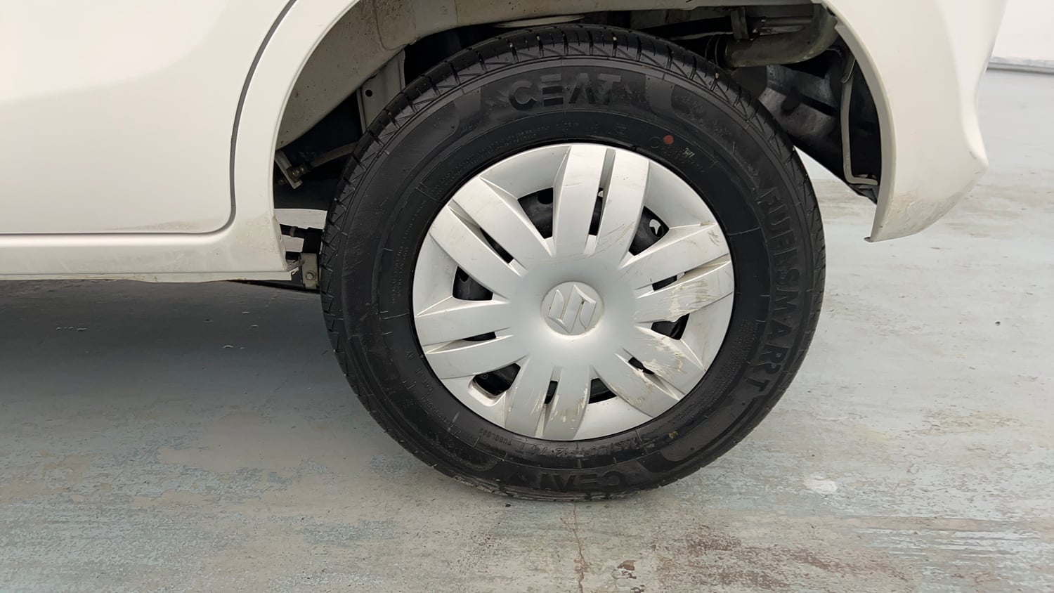 Used 2023 Maruti Suzuki Alto 800 VXi Petrol Manual tyres LEFT REAR TYRE RIM VIEW