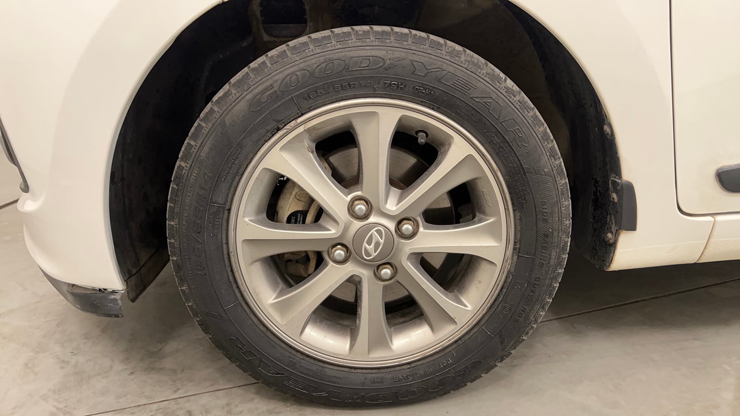 Used 2015 Hyundai Grand i10 Asta 1.2 Kappa VTVT Petrol Manual tyres LEFT FRONT TYRE RIM VIEW