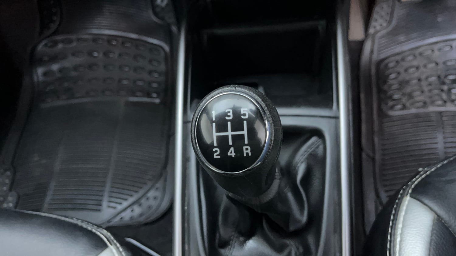 Used 2019 Maruti Suzuki Baleno Zeta Petrol Manual interior GEAR  KNOB VIEW