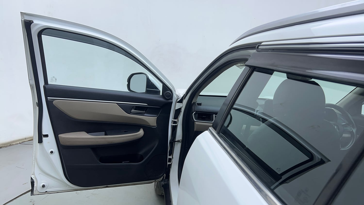 Used 2023 Honda Elevate VX MT Petrol Manual interior LEFT FRONT DOOR OPEN VIEW