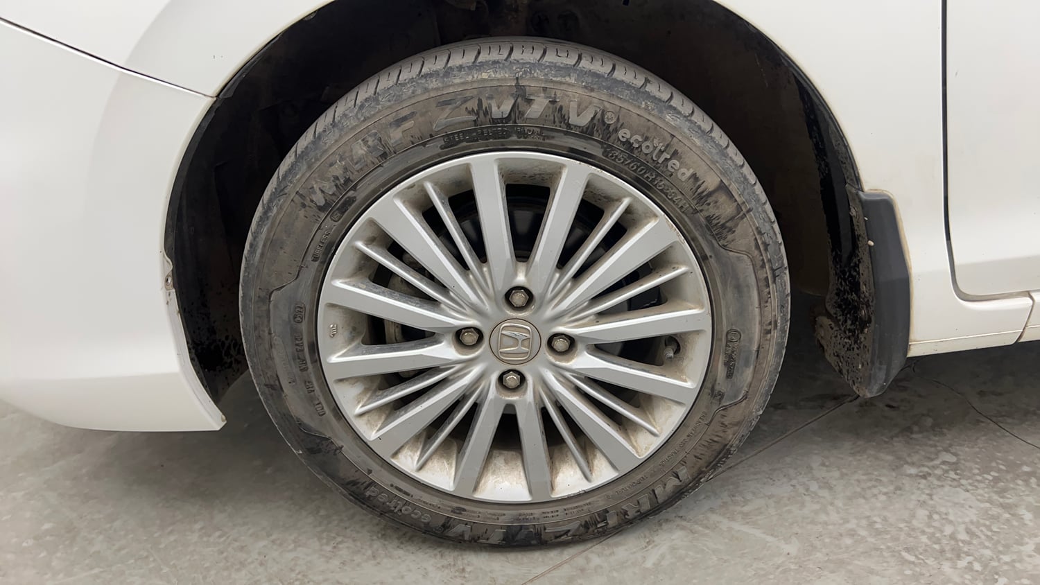 Used 2022 Honda City V CVT Petrol Petrol Automatic tyres LEFT FRONT TYRE RIM VIEW