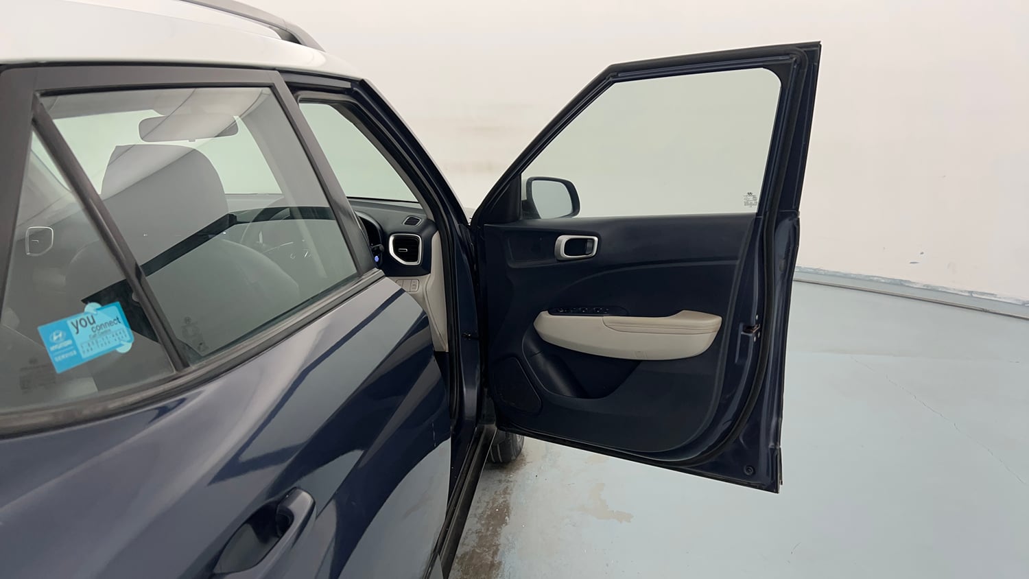 Used 2020 Hyundai Venue SX 1.4 CRDi Dual Tone Diesel Manual interior RIGHT FRONT DOOR OPEN VIEW