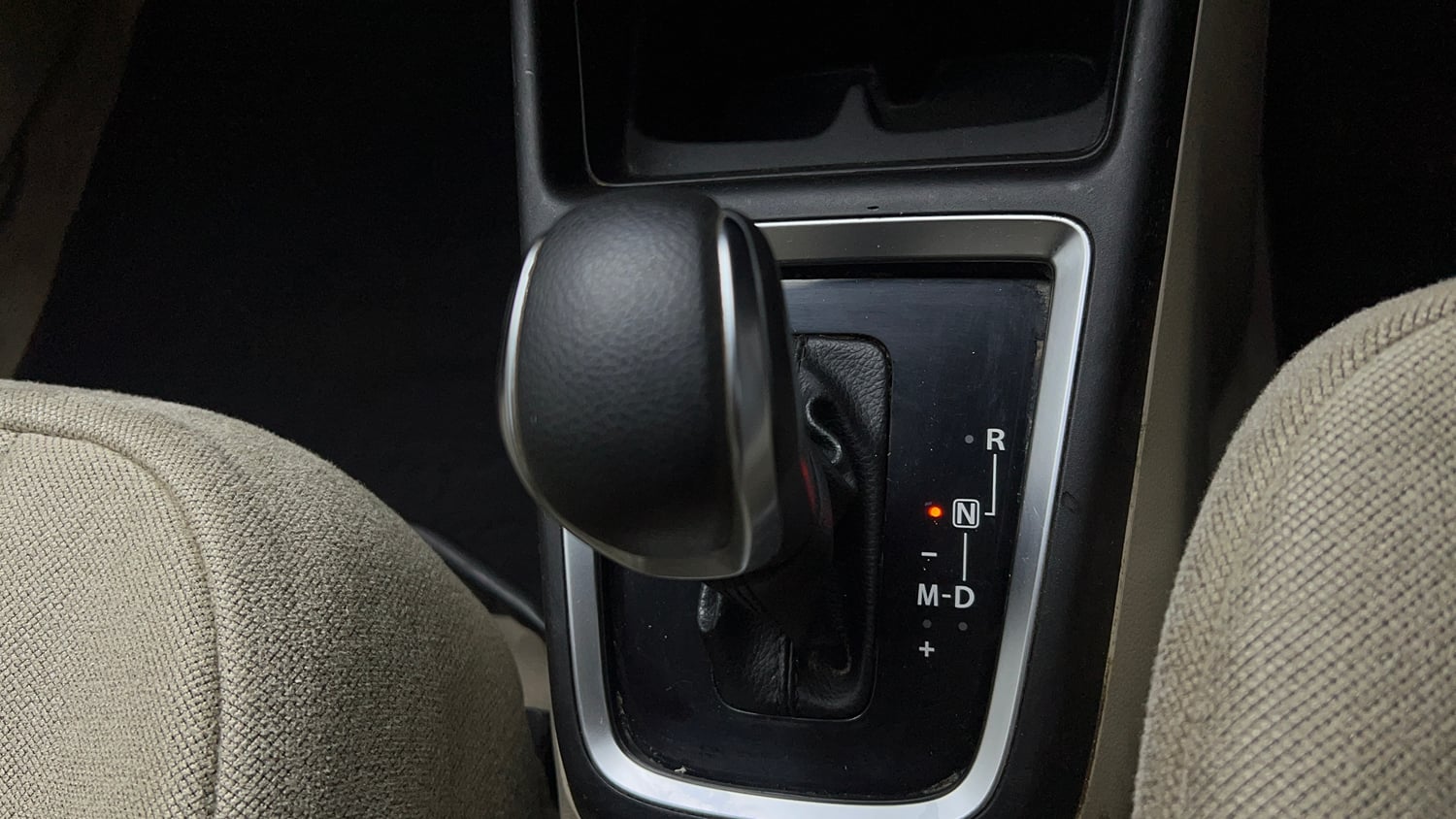 Used 2017 Maruti Suzuki Dzire VXi AMT Petrol Automatic interior GEAR  KNOB VIEW
