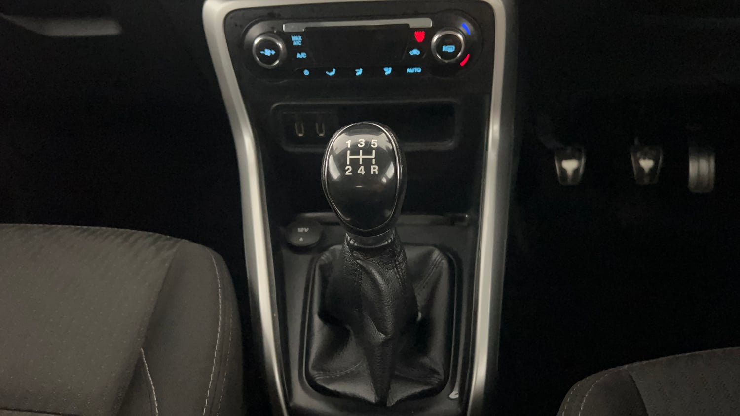 Used 2018 Ford EcoSport Titanium 1.5L TDCi Diesel Manual interior GEAR  KNOB VIEW