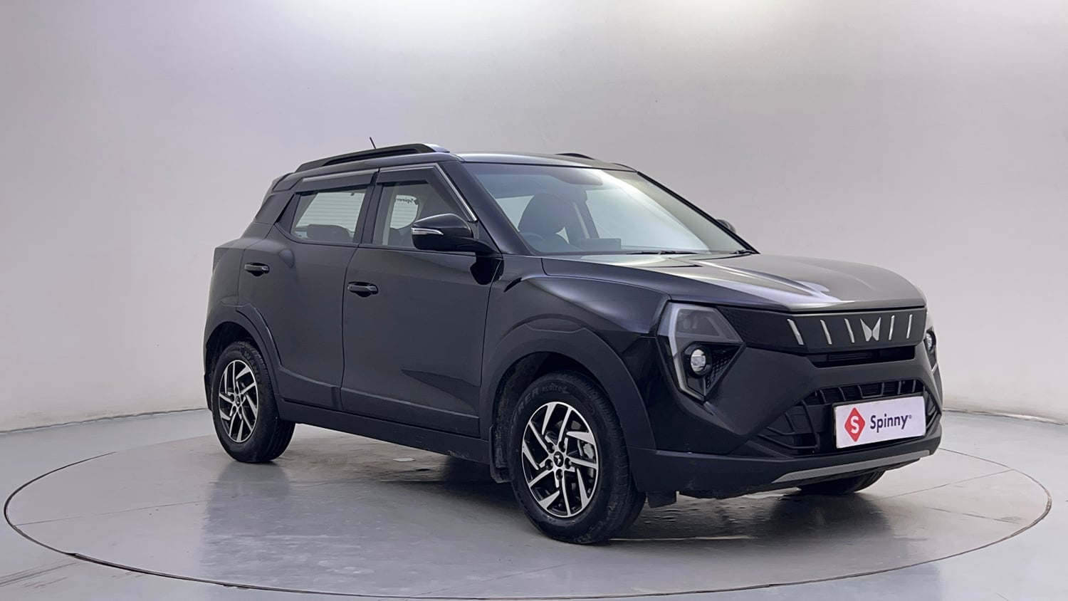 Used 2025 Mahindra XUV 3XO AX5 1.5 Diesel Autoshift Plus Diesel Automatic exterior RIGHT FRONT CORNER VIEW