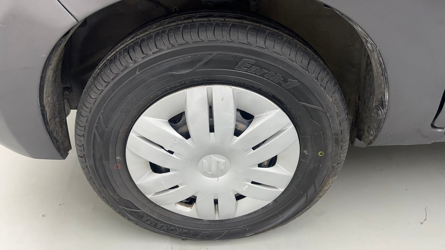Used 2020 Maruti Suzuki Alto 800 VXi Petrol Manual tyres LEFT FRONT TYRE RIM VIEW
