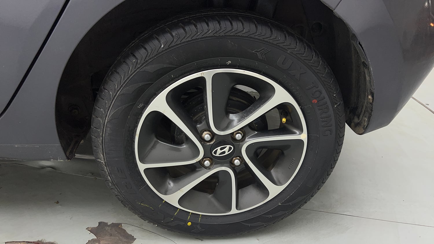 Used 2017 Hyundai Grand i10 Sportz (O) AT 1.2 Kappa VTVT Petrol Automatic tyres LEFT REAR TYRE RIM VIEW