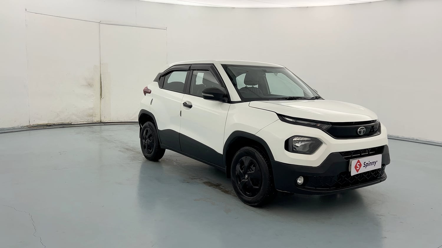Used 2024 Tata Punch Pure MT Petrol Manual exterior RIGHT FRONT CORNER VIEW