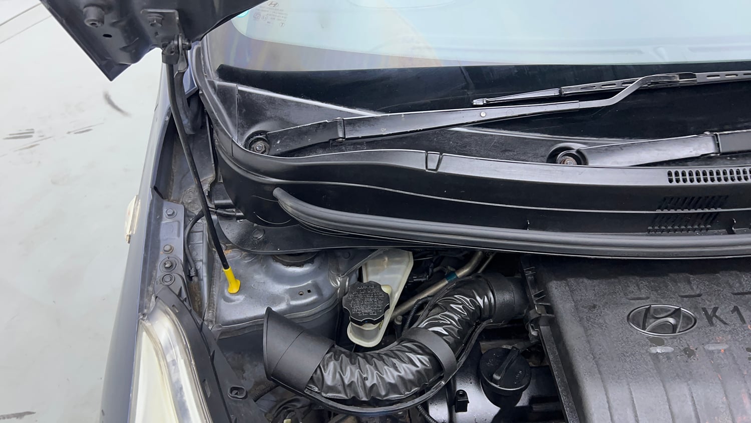 Used 2017 Hyundai Grand i10 Magna 1.2 Kappa VTVT Petrol Manual engine ENGINE RIGHT SIDE HINGE & APRON VIEW