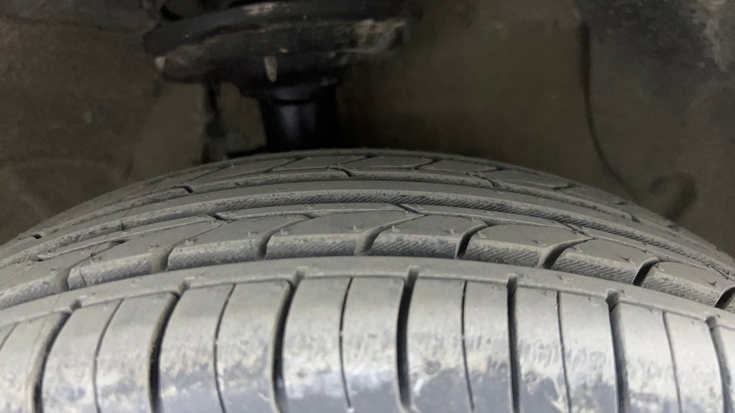 Used 2015 Hyundai Grand i10 Asta 1.2 Kappa VTVT Petrol Manual tyres RIGHT FRONT TYRE TREAD VIEW