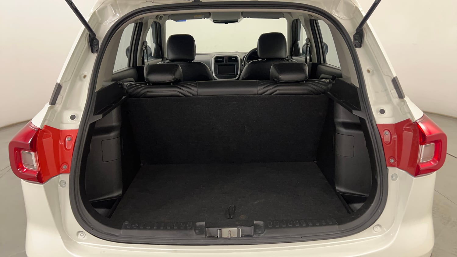 Used 2020 maruti-suzuki Vitara Brezza VXi Petrol Manual interior DICKY INSIDE VIEW