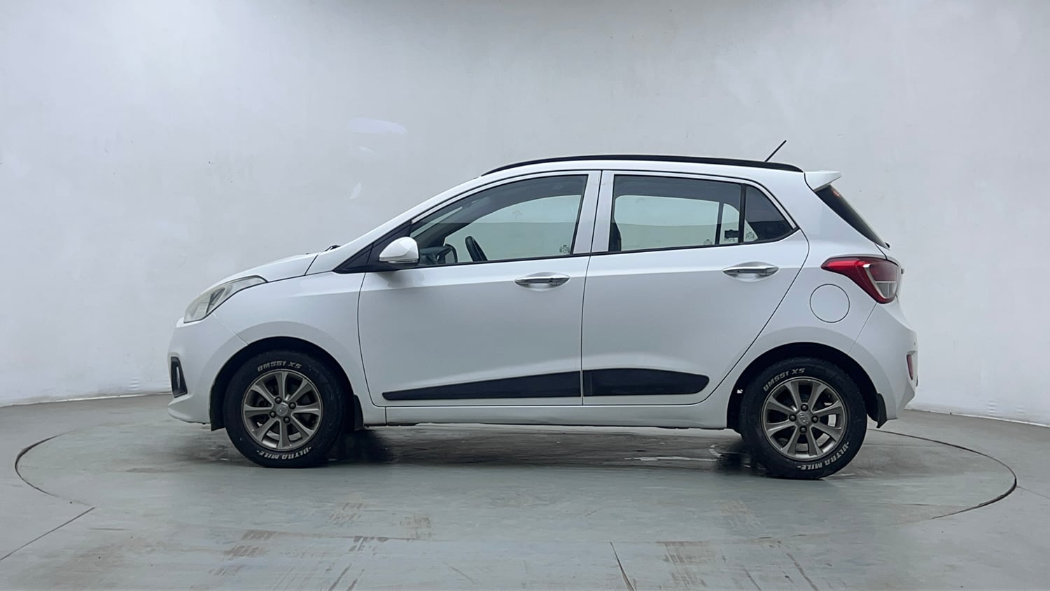 Used 2016 Hyundai Grand i10 Asta AT 1.2 Kappa VTVT Petrol Automatic exterior LEFT SIDE VIEW