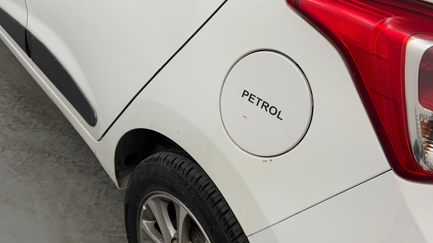 Used 2015 Hyundai Grand i10 Asta 1.2 Kappa VTVT Petrol Manual dents MINOR SCRATCH