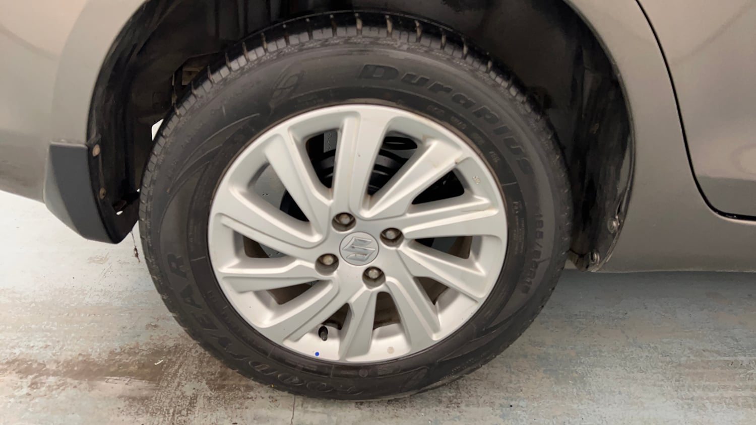 Used 2016 Maruti Suzuki Swift Dzire ZXI Petrol Manual tyres RIGHT REAR TYRE RIM VIEW