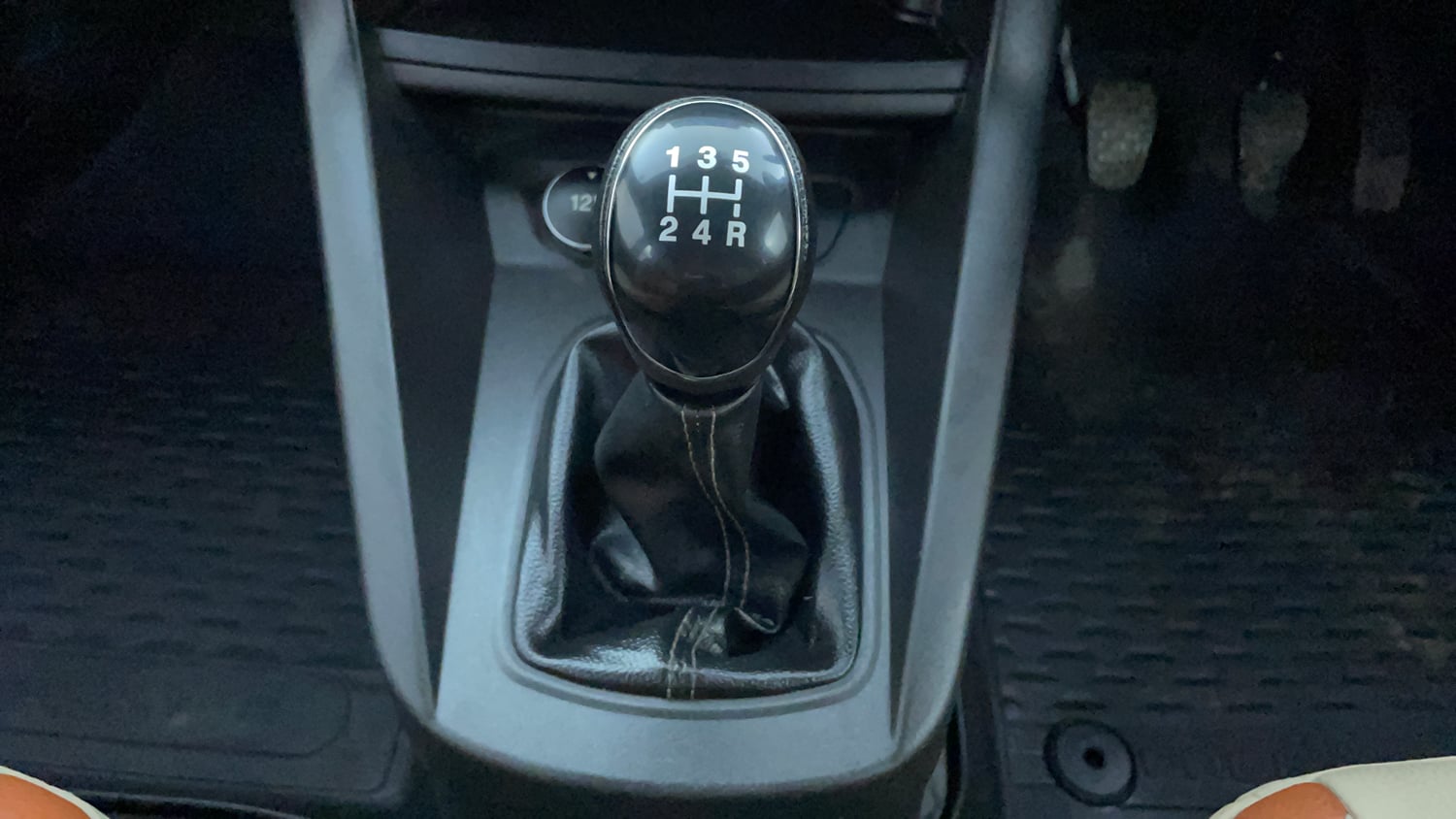 Used 2021 Ford Freestyle Titanium 1.2 Ti-VCT Petrol Manual interior GEAR  KNOB VIEW