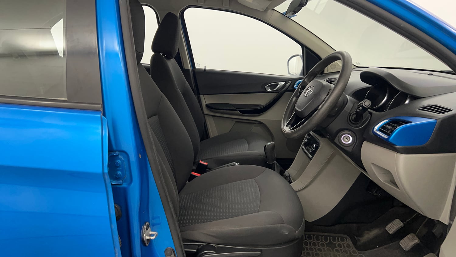 Used 2019 Tata Tiago Revotron XZ Plus Petrol Manual interior RIGHT SIDE FRONT DOOR CABIN VIEW