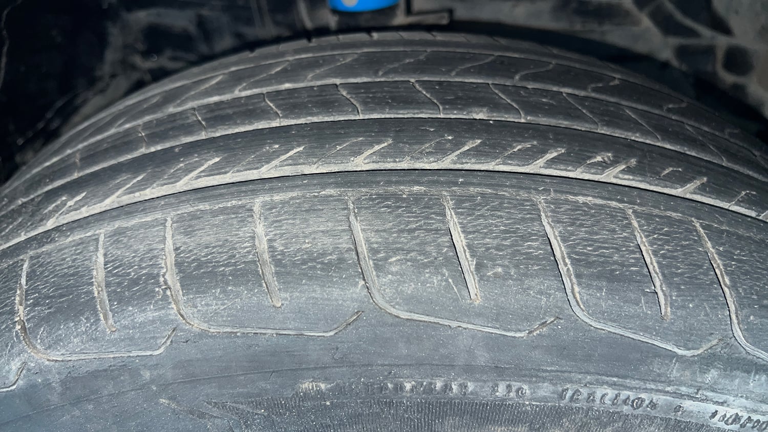 Used 2023 Toyota Innova Hycross VX Hybrid 7 STR Hybrid Automatic tyres RIGHT FRONT TYRE TREAD VIEW