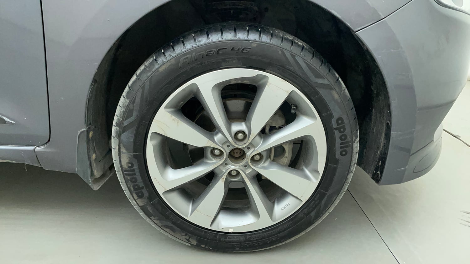 Used 2016 Hyundai Elite i20 Asta 1.2 Petrol Manual tyres RIGHT FRONT TYRE RIM VIEW