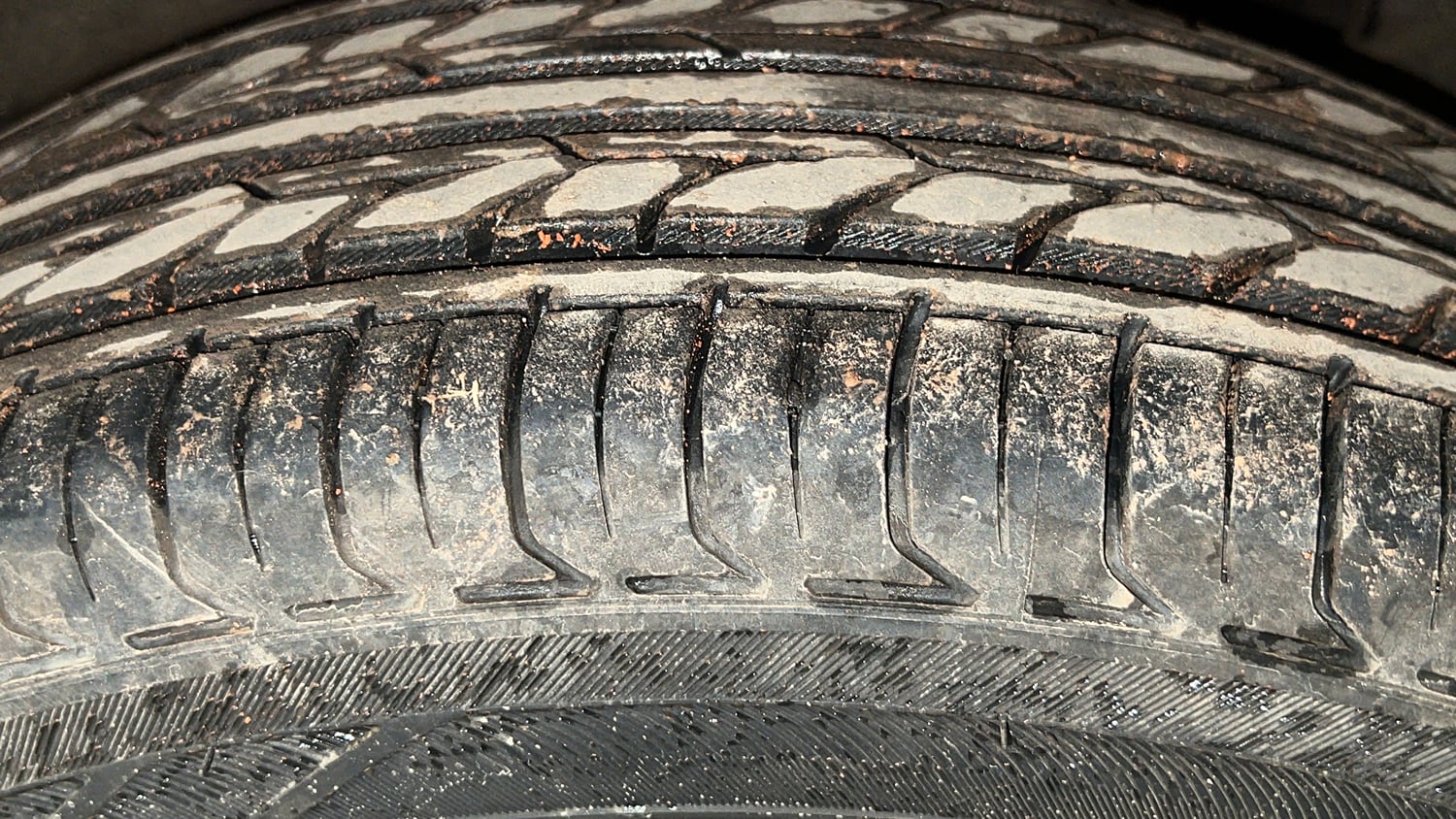 Used 2018 Maruti Suzuki Dzire ZXi Plus AMT Petrol Automatic tyres LEFT REAR TYRE TREAD VIEW