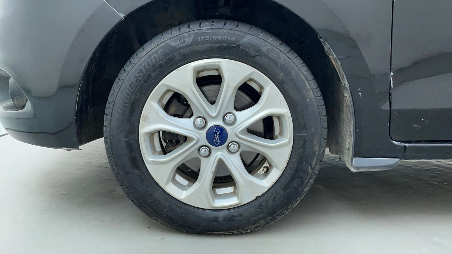 Used 2015 Ford Figo Titanium1.5 TDCi Diesel Manual tyres LEFT FRONT TYRE RIM VIEW