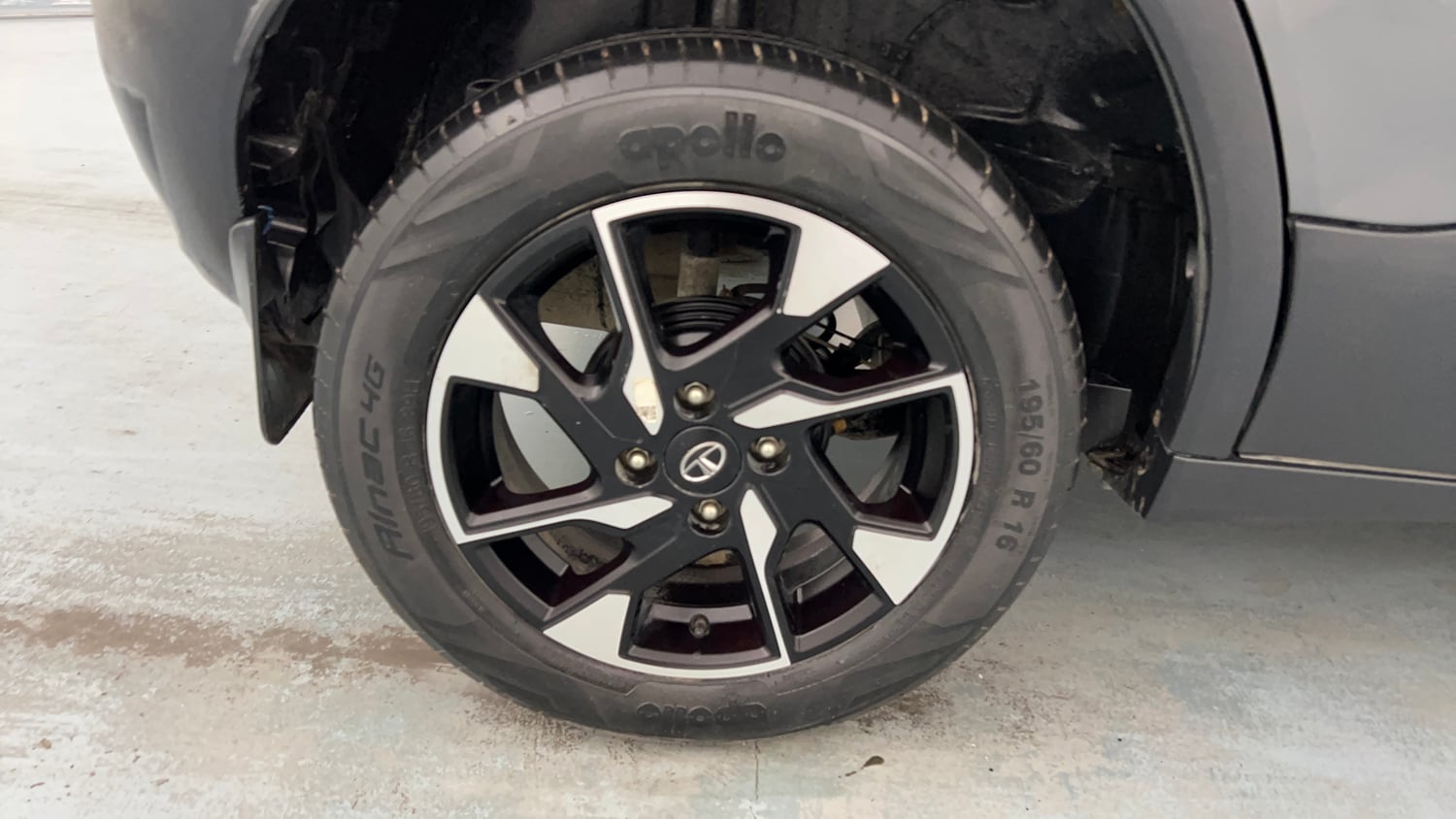 Used 2022 Tata Punch Creative Dual Tone Petrol Manual tyres RIGHT REAR TYRE RIM VIEW