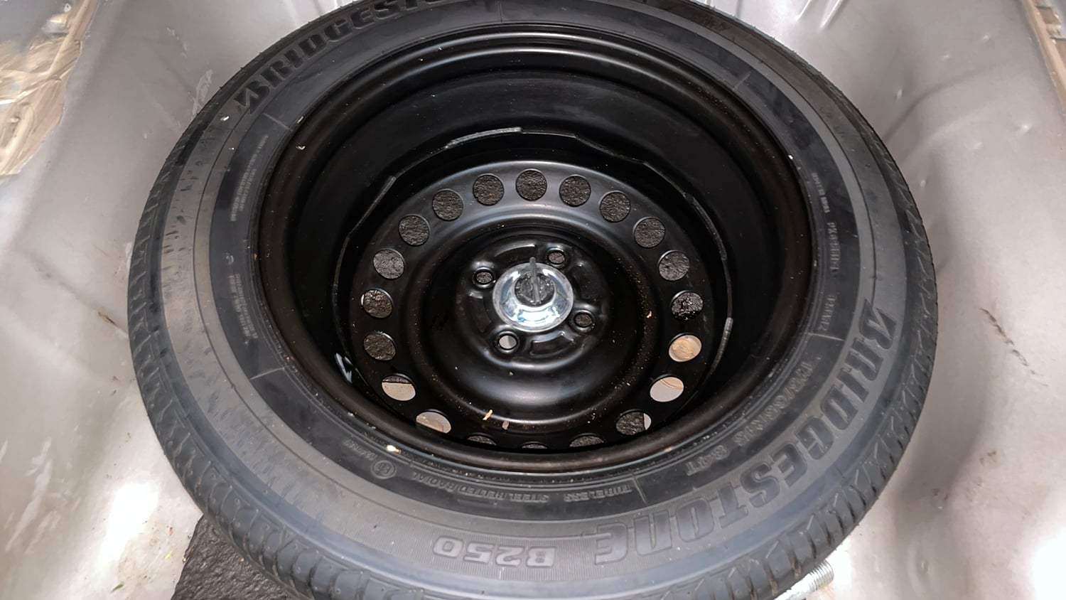 Used 2014 Honda City V Petrol Manual tyres SPARE TYRE VIEW