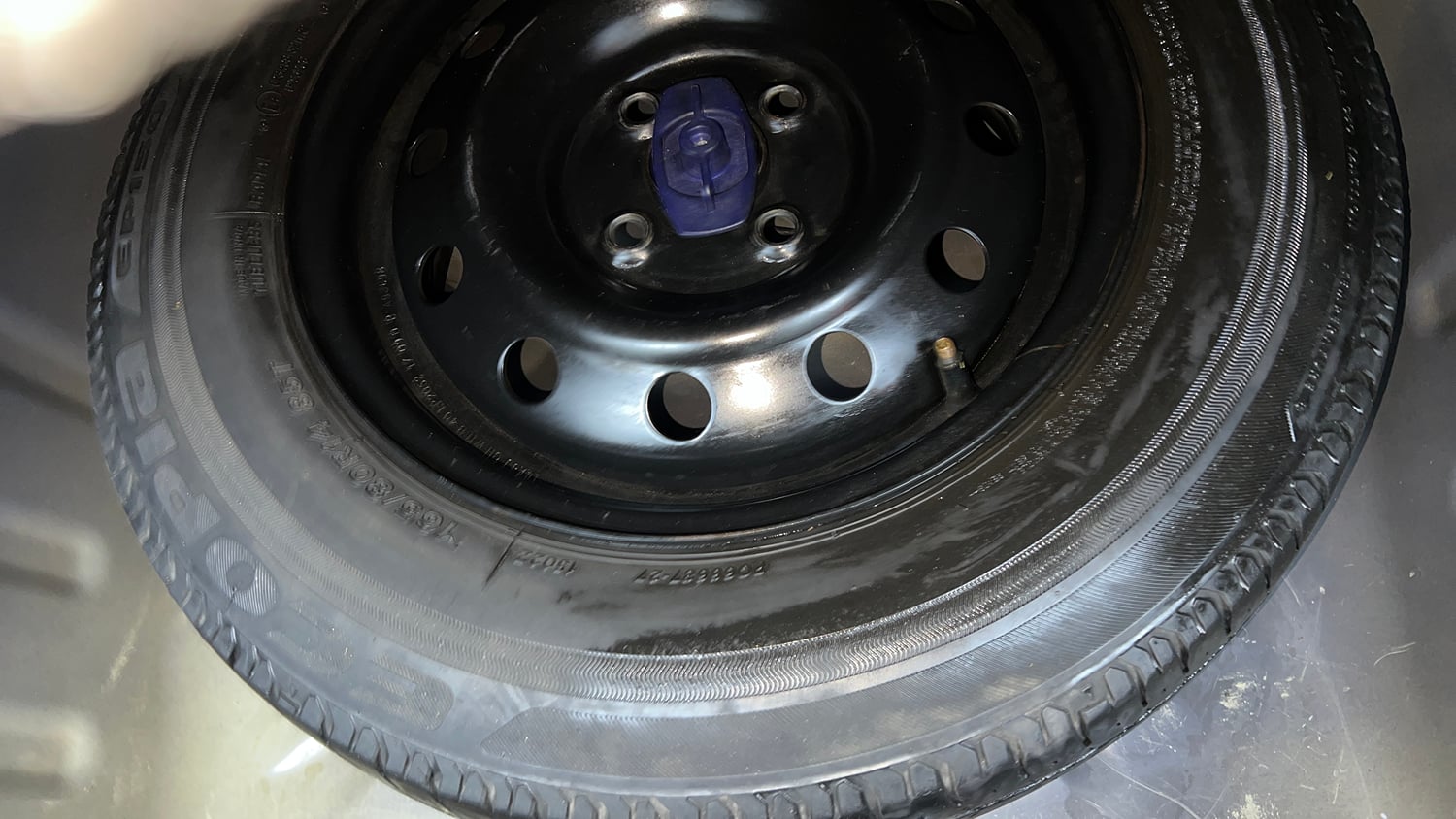Used 2017 Maruti Suzuki Dzire VXi AMT Petrol Automatic tyres SPARE TYRE VIEW