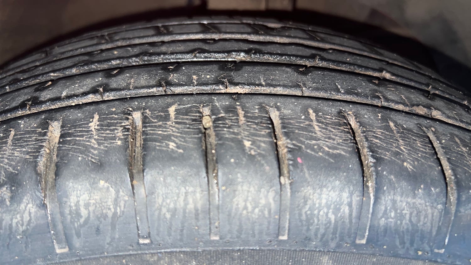Used 2019 Maruti Suzuki Swift ZXi Plus AMT Petrol Automatic tyres RIGHT FRONT TYRE TREAD VIEW