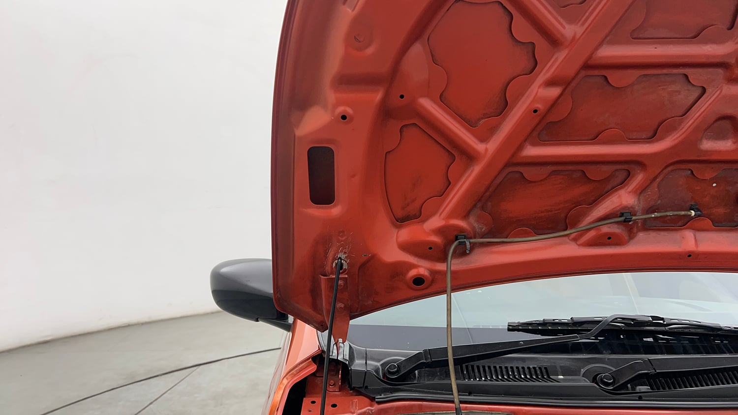 Used 2018 Maruti Suzuki Alto K10 VXi Petrol Manual engine ENGINE RIGHT SIDE HINGE & APRON VIEW