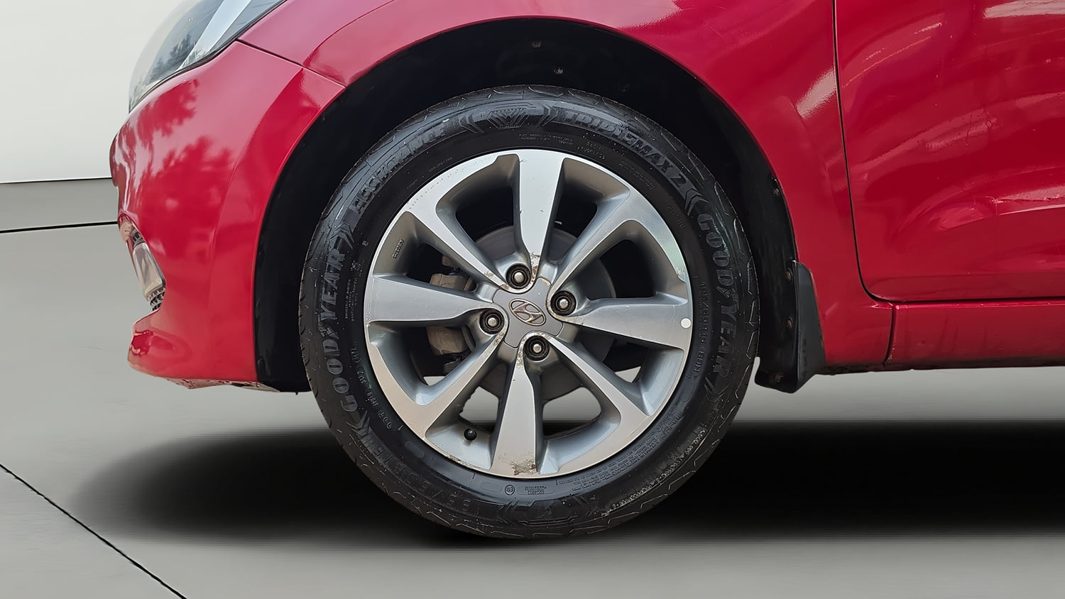Used 2018 Hyundai Elite i20 Asta 1.2 Dual Tone Petrol Manual tyres LEFT FRONT TYRE RIM VIEW
