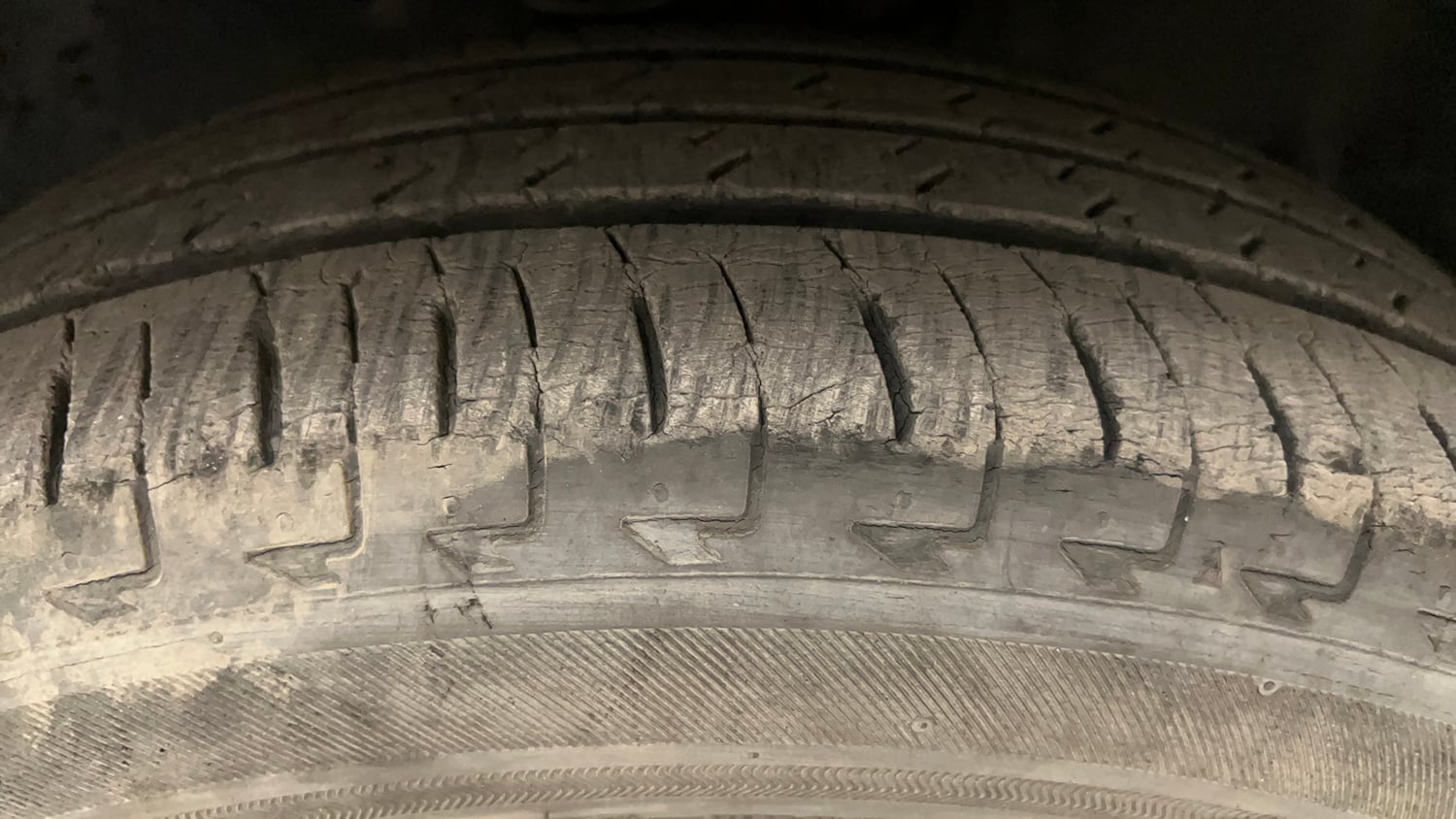 Used 2018 Maruti Suzuki Ignis Zeta 1.2 AMT Petrol Automatic tyres RIGHT FRONT TYRE TREAD VIEW