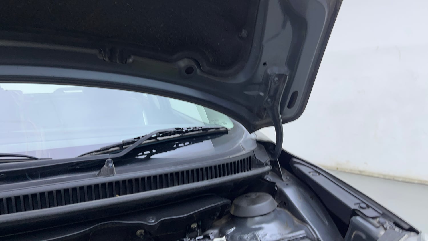 Used 2019 Maruti Suzuki Baleno Zeta Petrol Manual engine ENGINE LEFT SIDE HINGE & APRON VIEW
