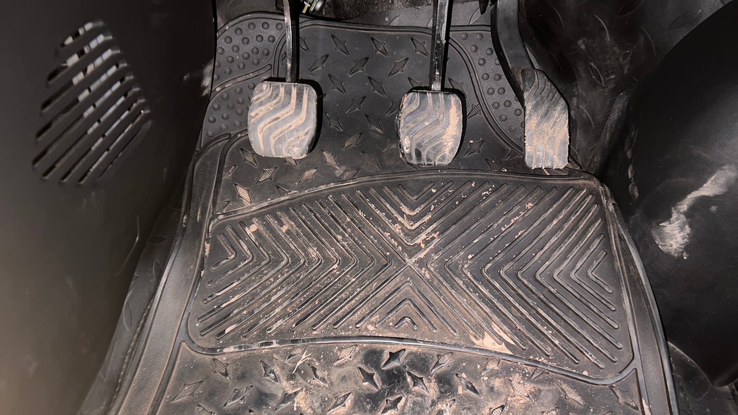 Used 2023 Nissan Magnite XE Petrol Manual interior PEDALS VIEW