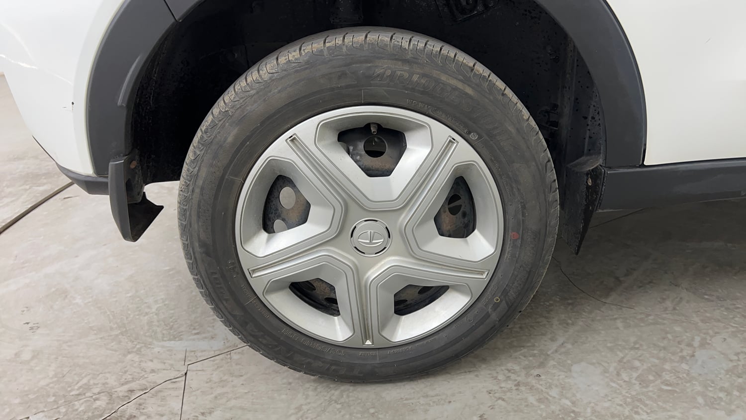 Used 2022 Tata Nexon XMA (S) Diesel Diesel Automatic tyres RIGHT REAR TYRE RIM VIEW