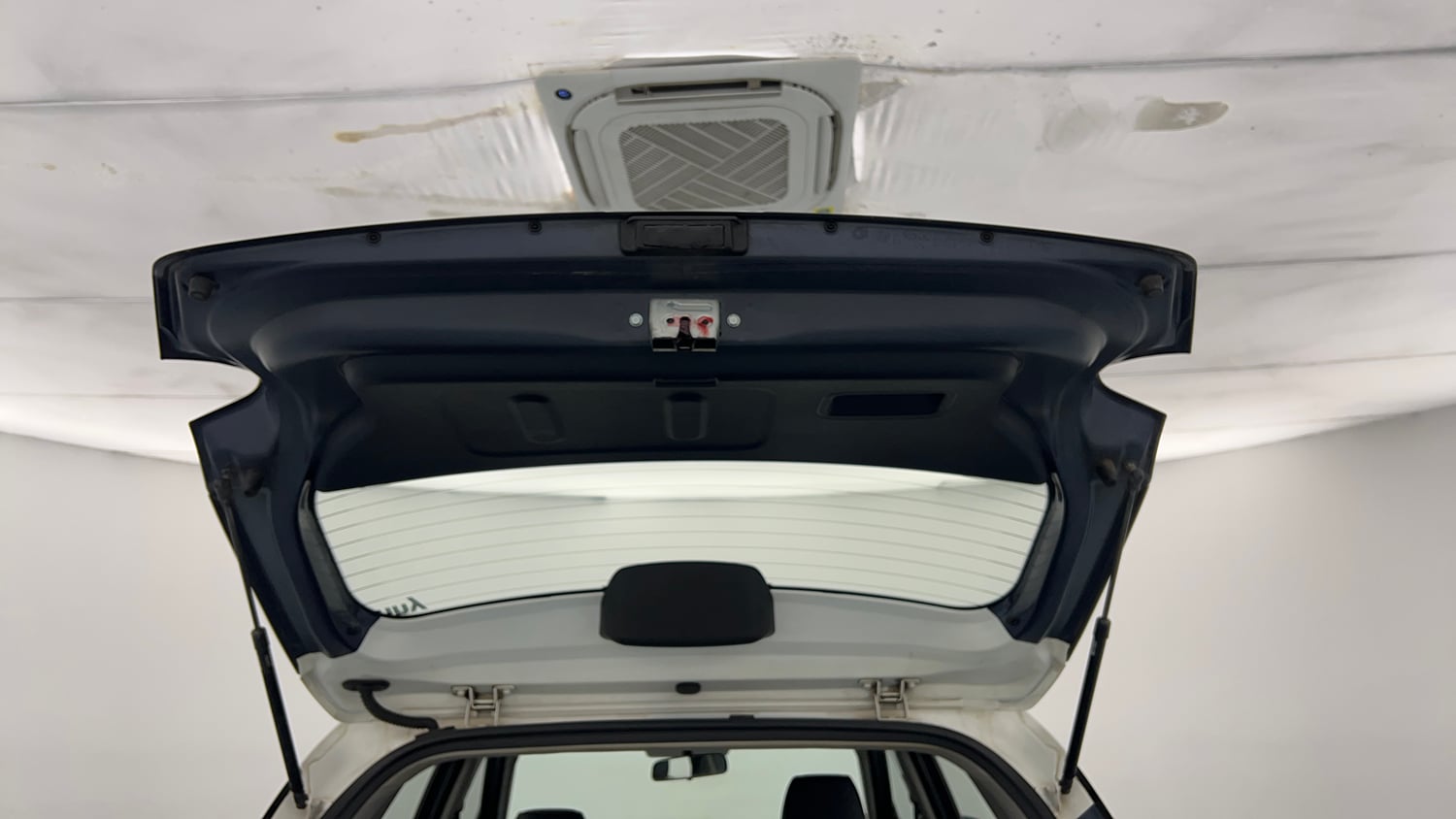 Used 2020 Hyundai Venue SX 1.4 CRDi Dual Tone Diesel Manual interior DICKY DOOR OPEN VIEW