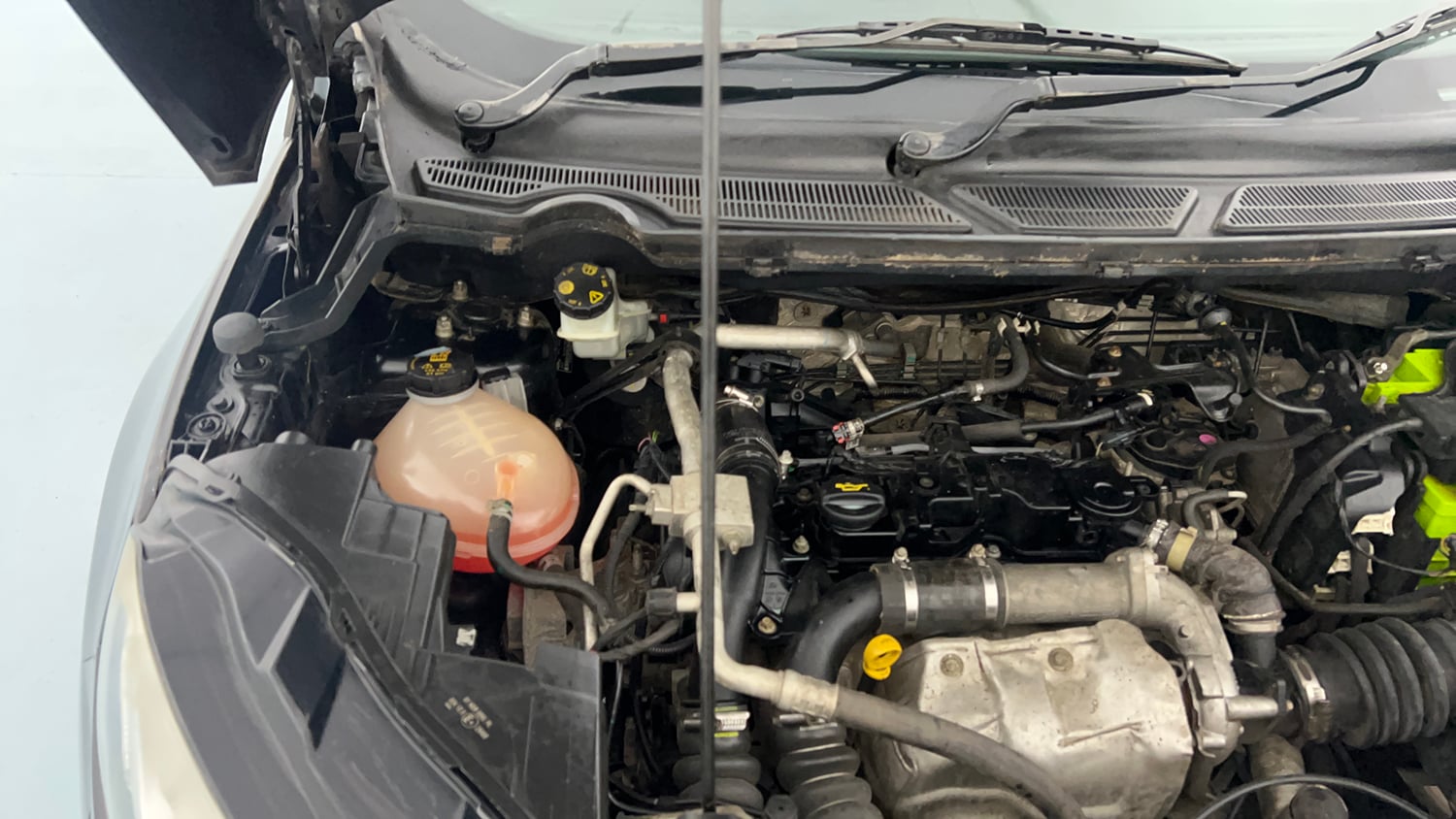 Used 2018 Ford EcoSport Titanium 1.5L TDCi Diesel Manual engine ENGINE RIGHT SIDE HINGE & APRON VIEW