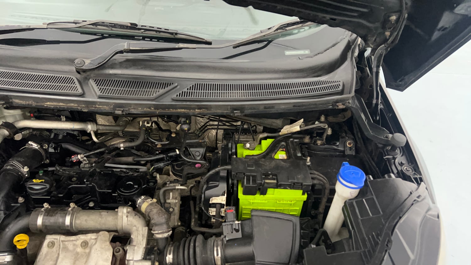 Used 2018 Ford EcoSport Titanium 1.5L TDCi Diesel Manual engine ENGINE LEFT SIDE HINGE & APRON VIEW