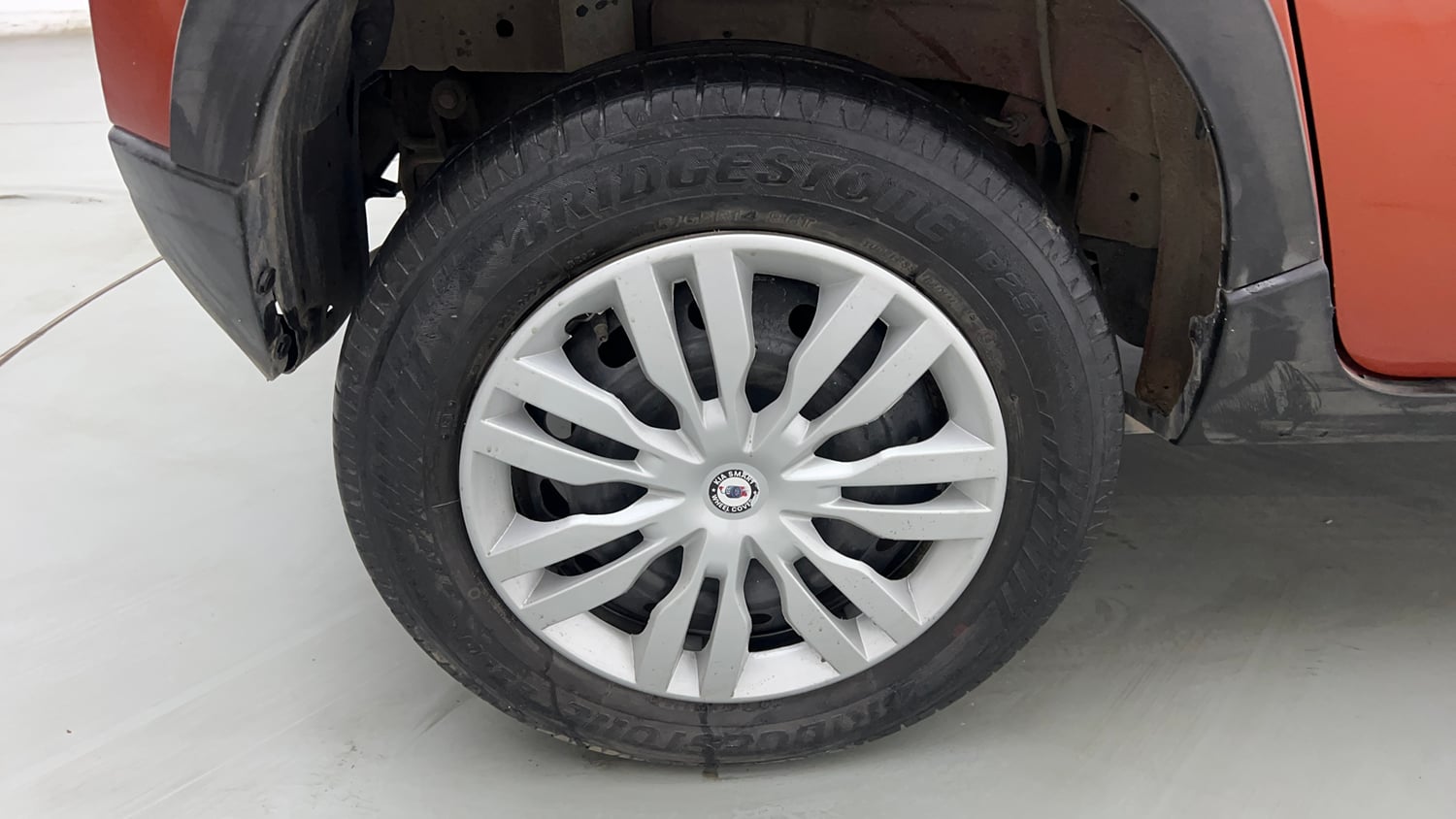 Used 2017 Mahindra KUV100 K4 6 STR Petrol Manual tyres RIGHT REAR TYRE RIM VIEW