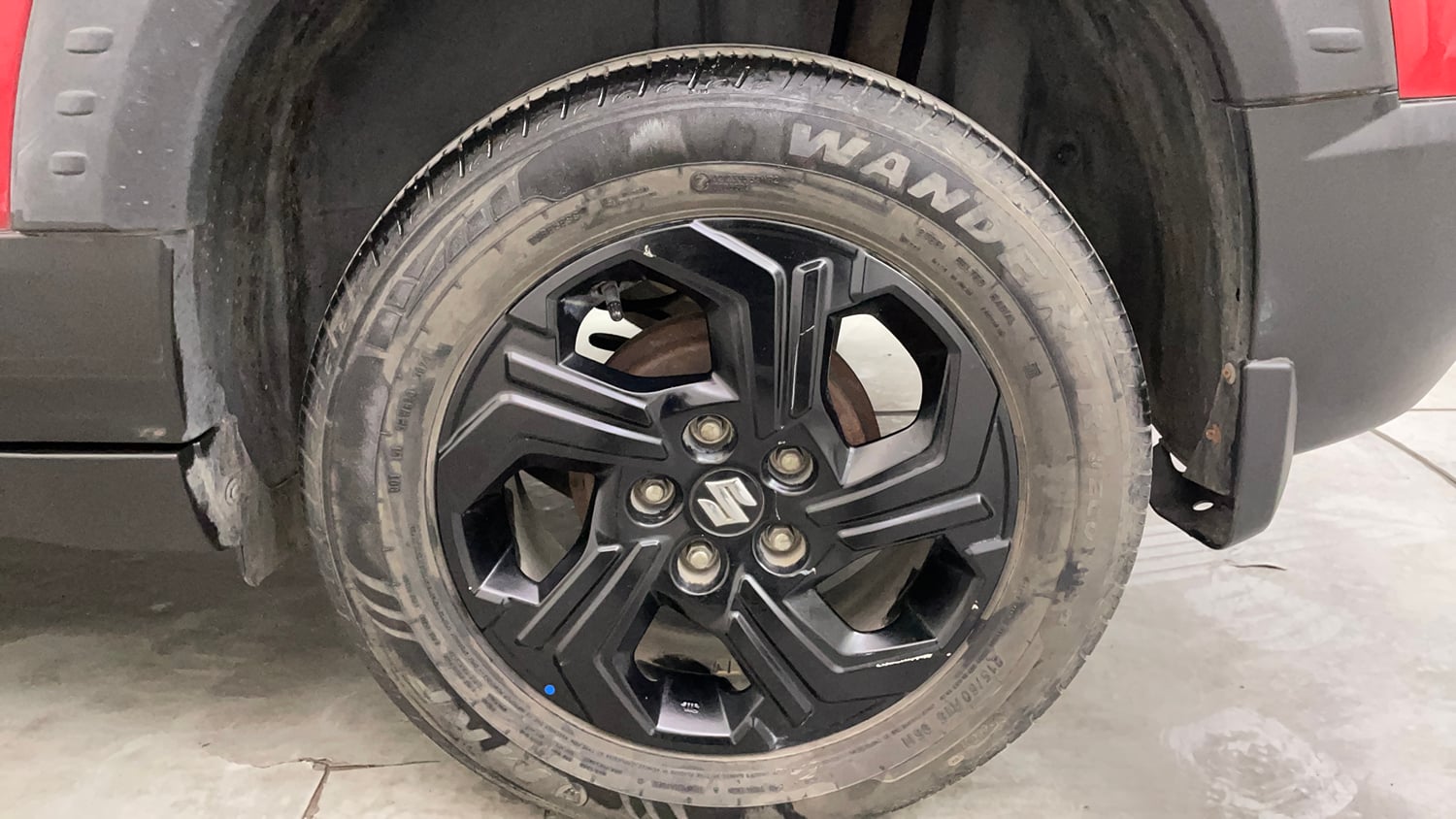 Used 2024 Maruti Suzuki Brezza ZXi S-CNG Dual Tone Cng Manual tyres LEFT REAR TYRE RIM VIEW