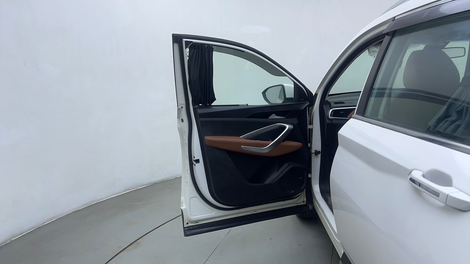 Used 2021 MG Motors Hector Plus Sharp 1.5 Petrol Turbo CVT 6-STR Petrol Automatic interior LEFT FRONT DOOR OPEN VIEW
