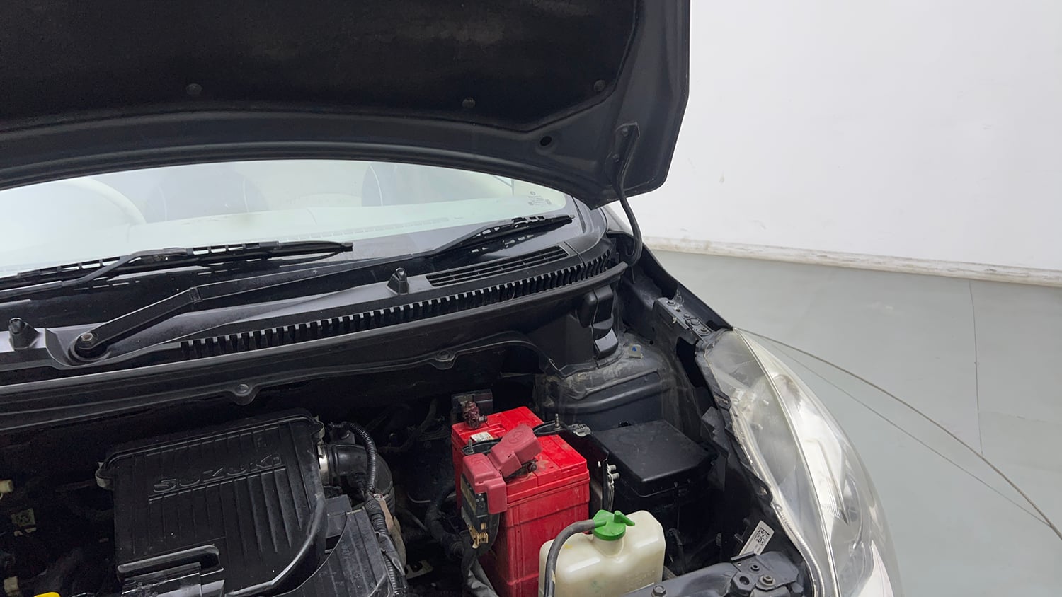 Used 2018 Maruti Suzuki Ertiga VXI Petrol Manual engine ENGINE LEFT SIDE HINGE & APRON VIEW