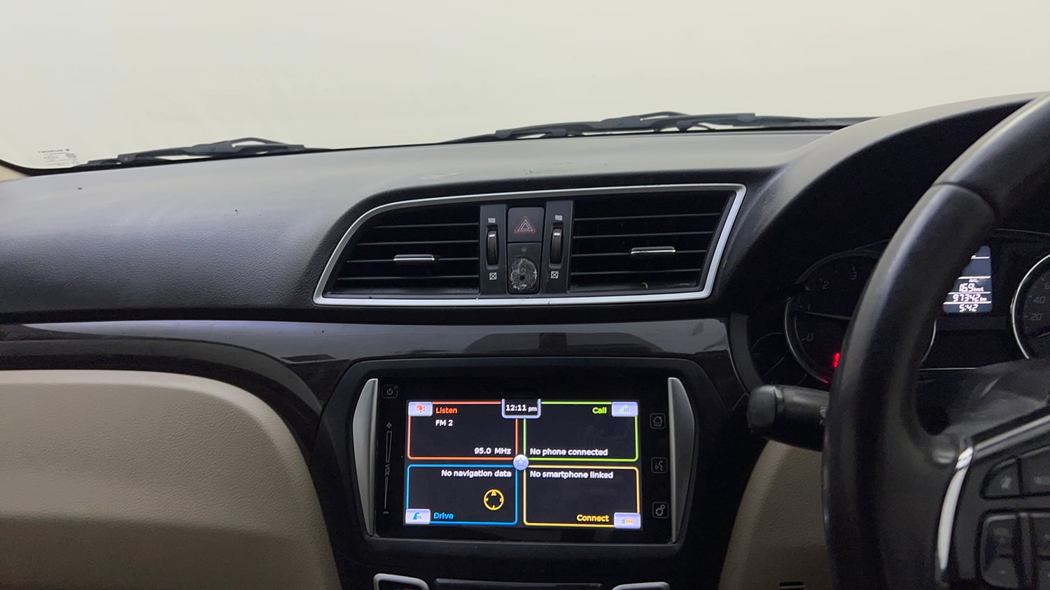 Used 2016 Maruti Suzuki Ciaz ZDi+ SHVS Diesel Manual top_features Touch screen infotainment system