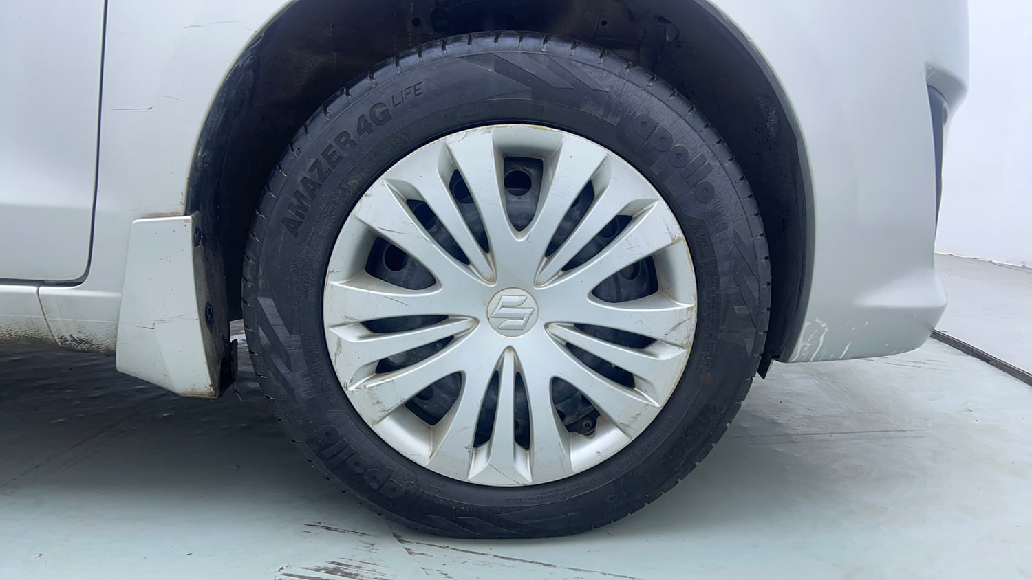 Used 2013 Maruti Suzuki Ertiga Vxi Petrol Manual tyres RIGHT FRONT TYRE RIM VIEW