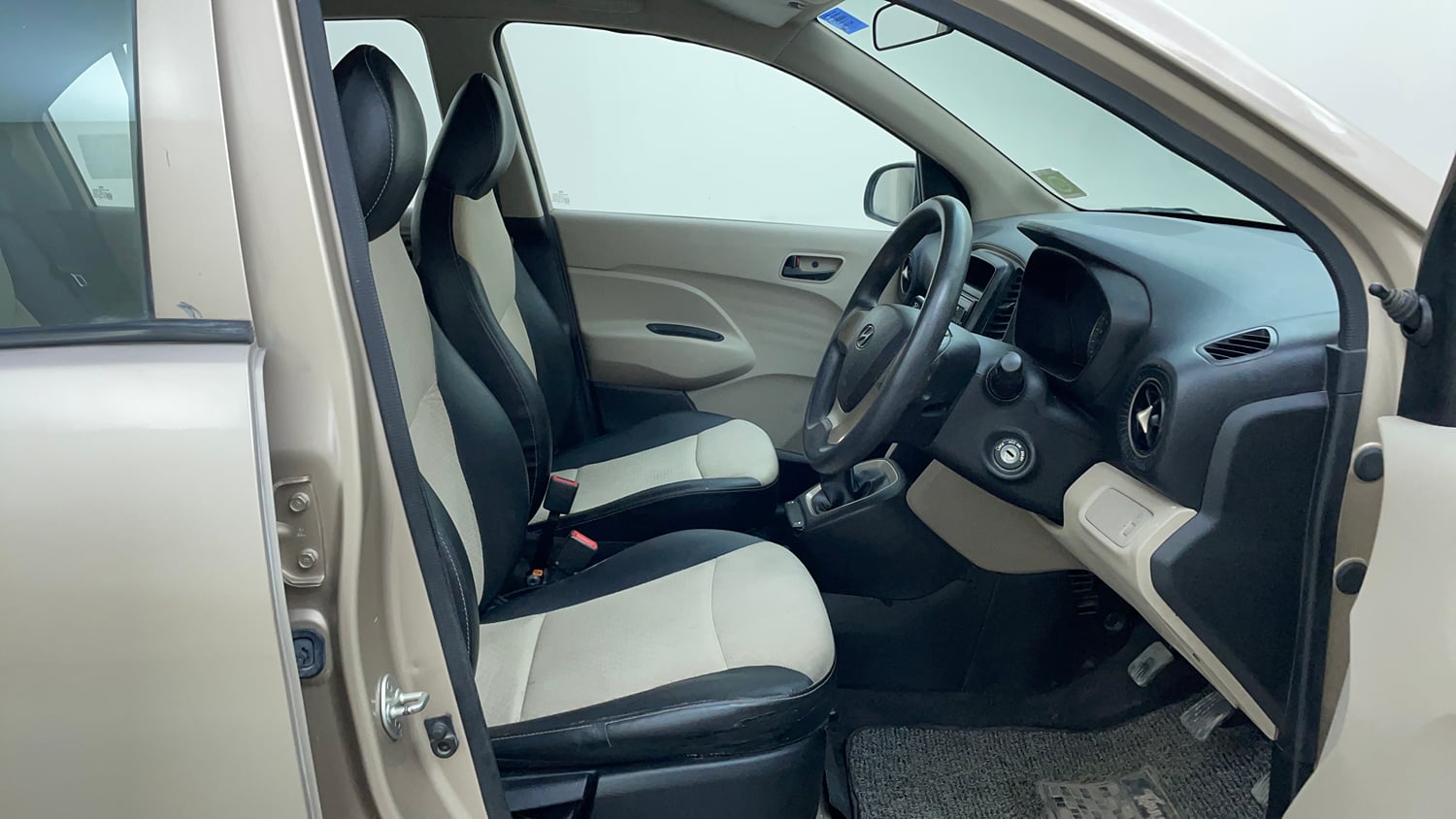 Used 2019 Hyundai Santro Era Executive Petrol Manual interior RIGHT SIDE FRONT DOOR CABIN VIEW