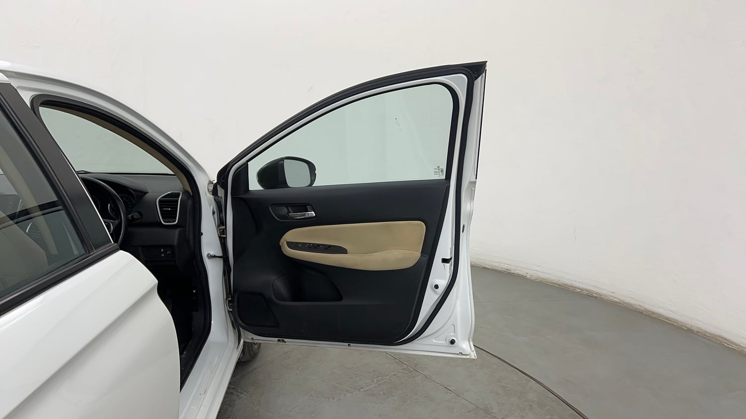 Used 2022 Honda City V CVT Petrol Petrol Automatic interior RIGHT FRONT DOOR OPEN VIEW
