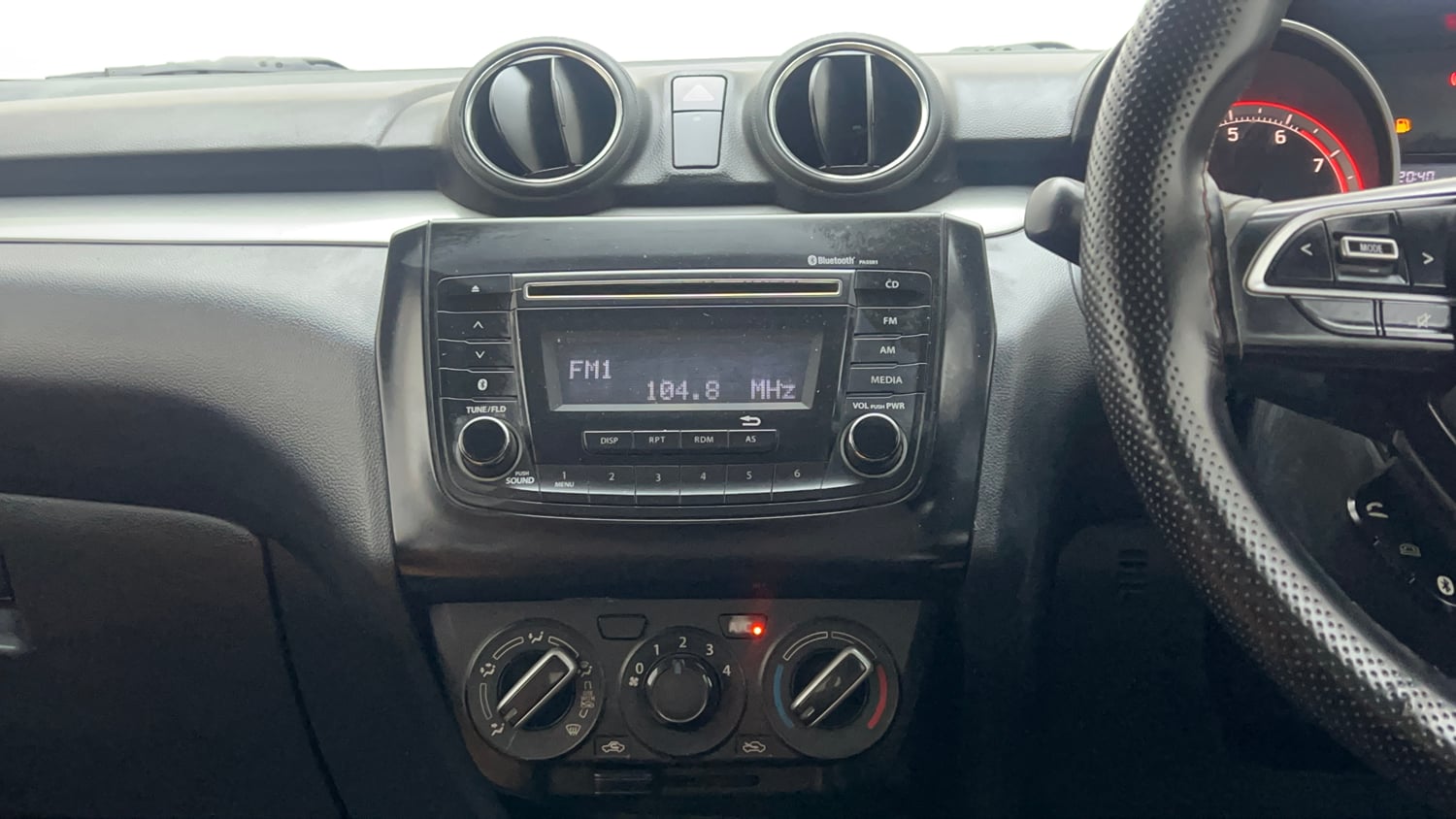 Used 2018 Maruti Suzuki Swift VXi Petrol Manual interior MUSIC SYSTEM & AC CONTROL VIEW