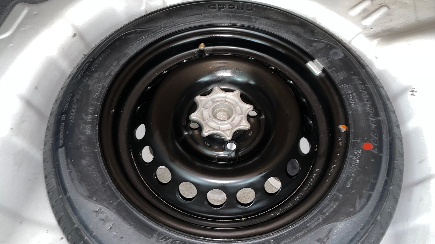 Used 2014 Hyundai Xcent S 1.2 (O) Petrol Manual tyres SPARE TYRE VIEW