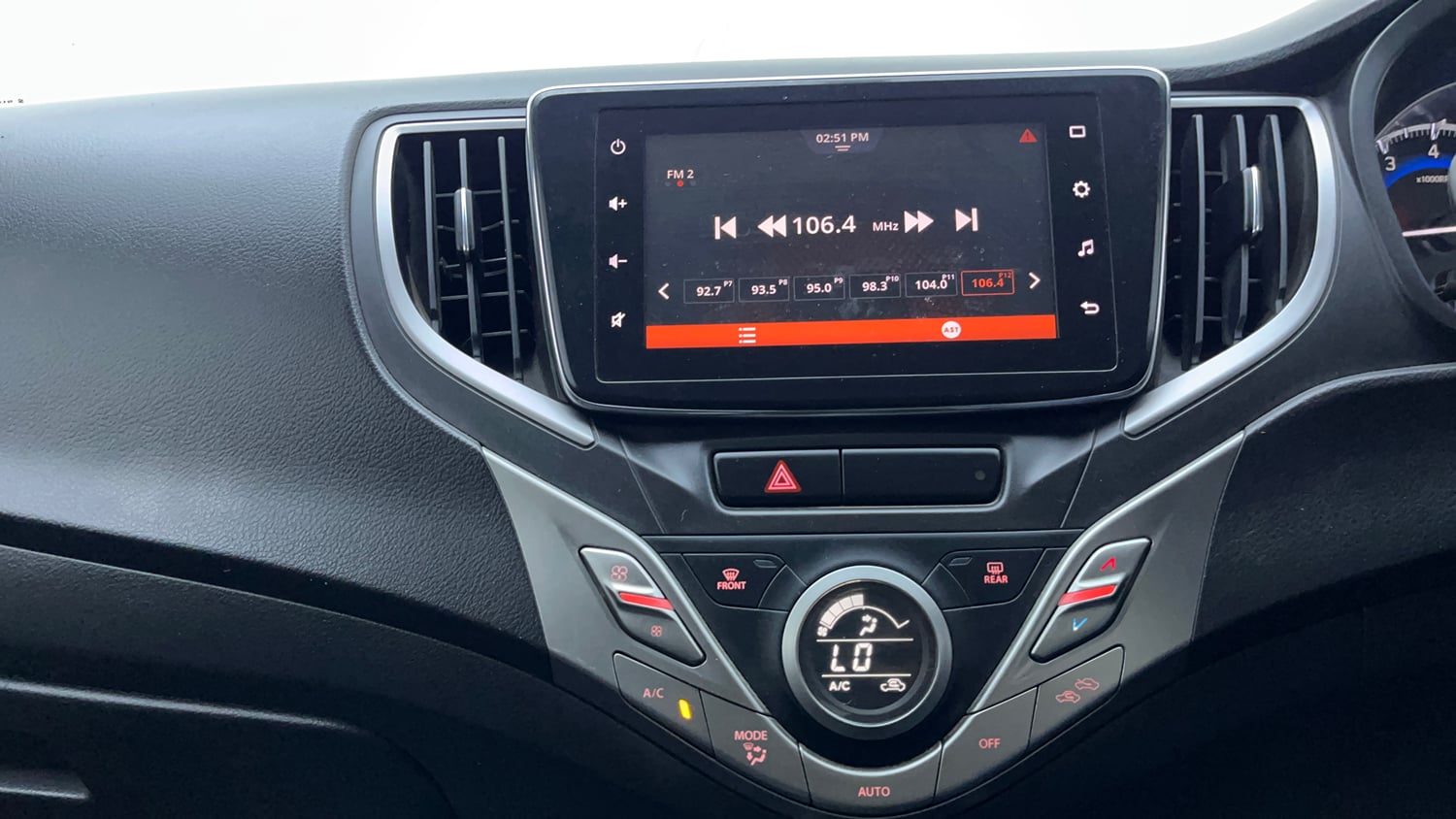 Used 2019 Maruti Suzuki Baleno Zeta Petrol Manual interior MUSIC SYSTEM & AC CONTROL VIEW