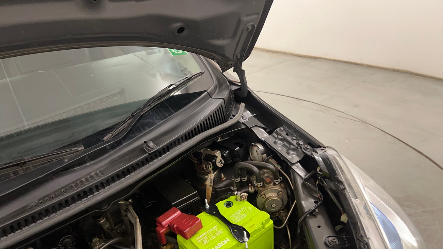 Used 2018 Maruti Suzuki Wagon R LXI CNG (O) Cng Manual engine ENGINE LEFT SIDE HINGE & APRON VIEW